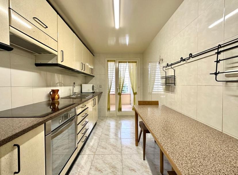 Apto. Grande, Luminoso Y Centrico Apartment Olot Exterior photo